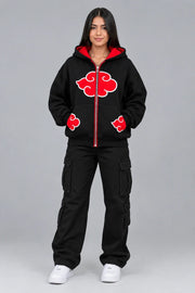 Modelo mujer con el Buzo Balaclava Akatsuki, de frente