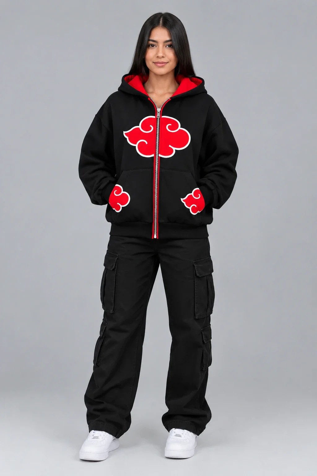 Modelo mujer con el Buzo Balaclava Akatsuki, de frente